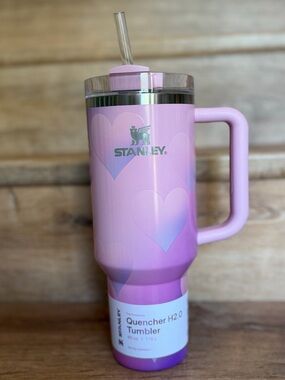 Stanley Valentine's Day 40 oz Stainless Steel
H2.0 Flowstate Quencher Tumbler